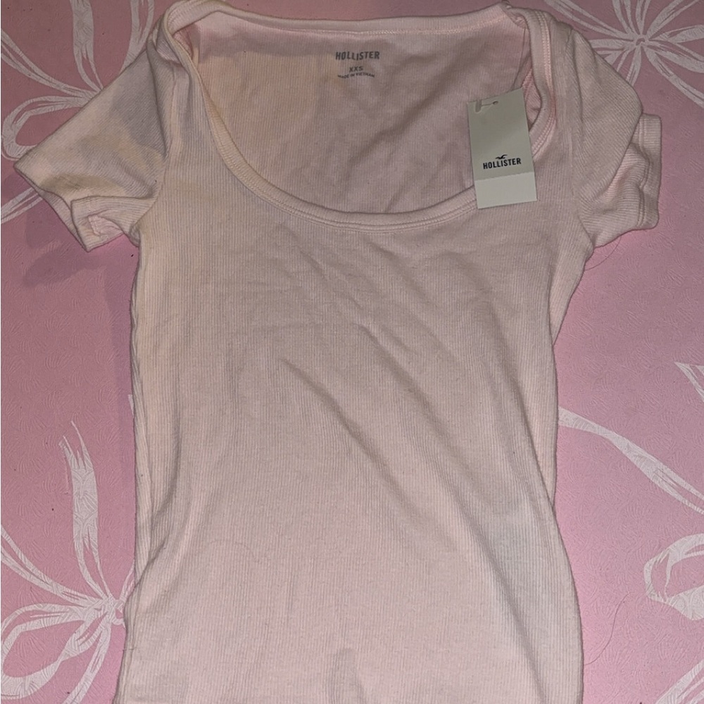 Hollister Scoop Neck Ribbed Tee in Pale Pink